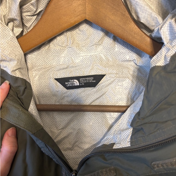 The North Face men’s rain jacket size L - Picture 2 of 2